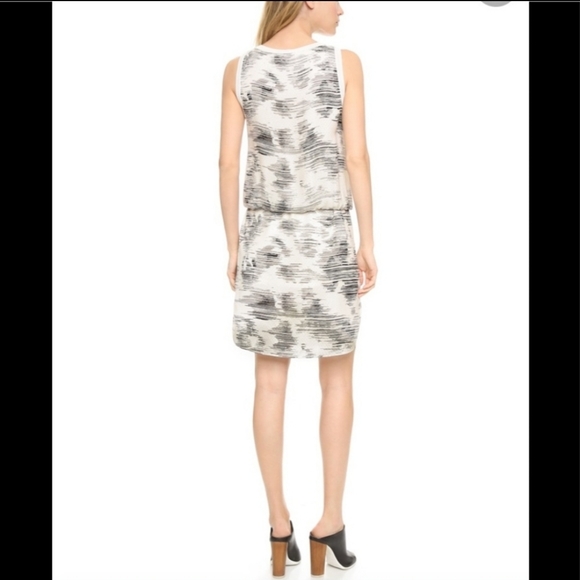 Vince 100% silk dress sleeveless abstract print - Picture 3 of 12